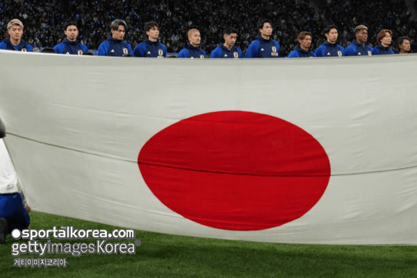 충격! 日, '이중성 논란' 터졌다...세계적 찬사 받은 월드컵서 '뒷정리 문화' 이면 "일본 남성, 가사부터 분담하라" 비판 목소리
