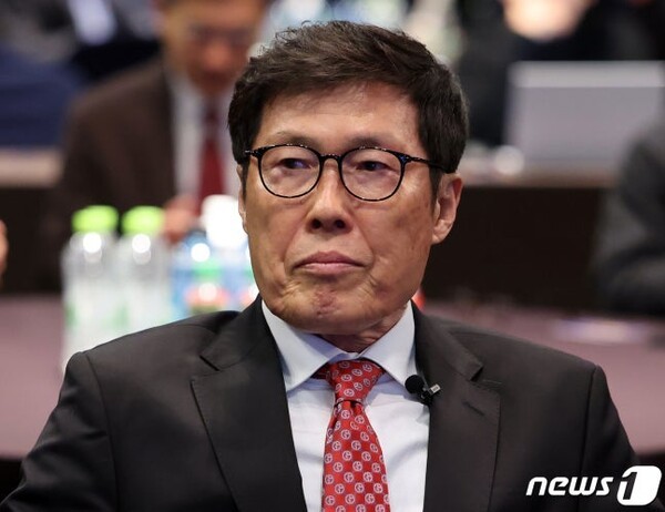 [현장 이슈] 차범근 韓 뼈 때리는 직설 '손흥민 논란?'...."가지고 있던 게 하루아침에 어디로 가겠나, 전방보단 측면이 더 활동하기 좋아"
