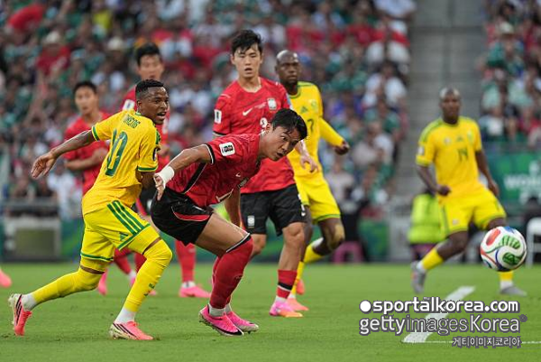 '1승 제물'이라더니...韓, 'FIFA 랭킹 59위' 남아공 상대로 '진땀 뻘뻘' 0-0 전반 종료 [2026 북중미 월드컵]