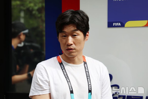 韓 축구 국제 망신! "10년 지나도 그대로" 박지성 작심 비판, 외국서도 조명..."협회 역할 논쟁에 불 지폈다"
