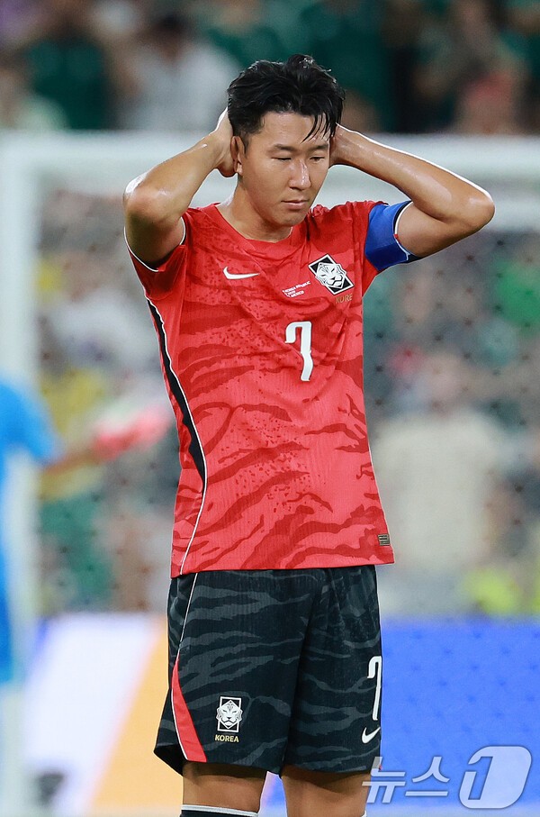 '韓 축구 비상' 32강 가능성 하루 만에 94%→86% 추락...에콰도르 대이변에 경우의 수 꼬였다!