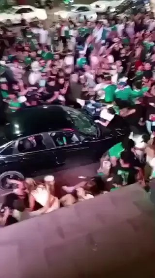 '월드컵 승리 축하하다 날벼락' 체코전 3-0 승, 멕시코 팬들 향해 차량 돌진...최소 17명 부상, 운전자 체포