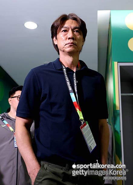 "마치 걸린 게 없는 것처럼 보였다" 美 방송의 뼈아픈 지적...홍명보호, 남아공전 0-1 충격패에 "감독부터 시작돼야"