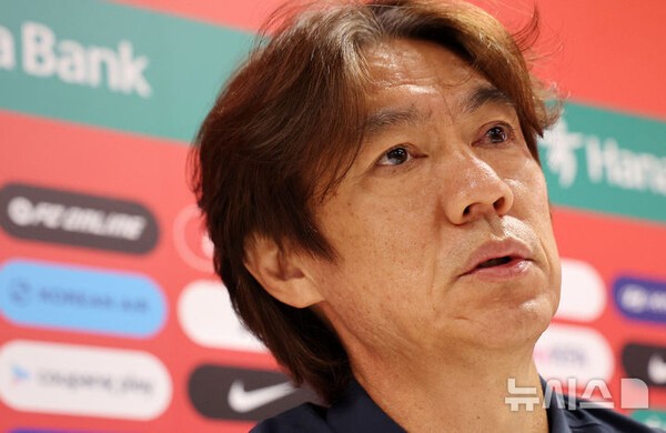 "한국, 손흥민 벤치에 앉혀" 홍명보 감독 결단, 끝내 대참사로..."D- "굴욕 평가 → "LA면, 사실상 홈경긴데"