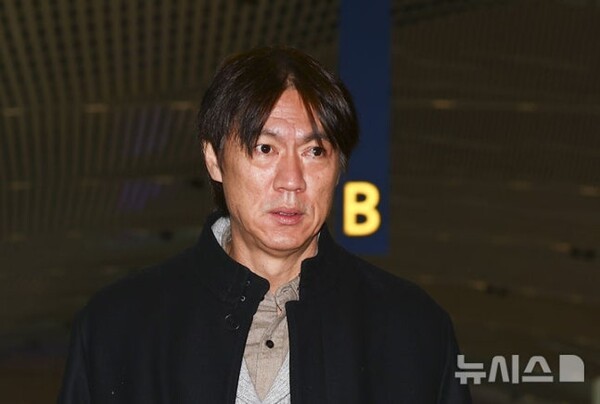 '돌연 미국행' 홍명보, 의미심장, "할 이야기는 있는데"...선수단 내분, 옌스 기용 등 질문에 '구체적 답변 피하며 논란 일축'