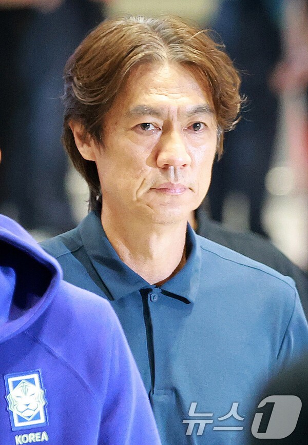 "홍명보가 눈물 흘렸다면 국민도 용서했을 것" 국민배우 강부자, '태도 논란' 홍감독 향해 작심 발언!