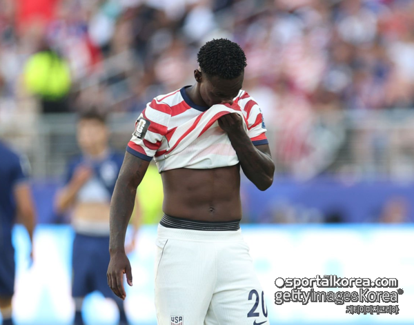 [공식발표] "용납할 수 없는 선 넘어"..."결정 유감 표명" UEFA, 미국 국가대표 공격수 발로건 징계 유예 조치에 '강력 반발'