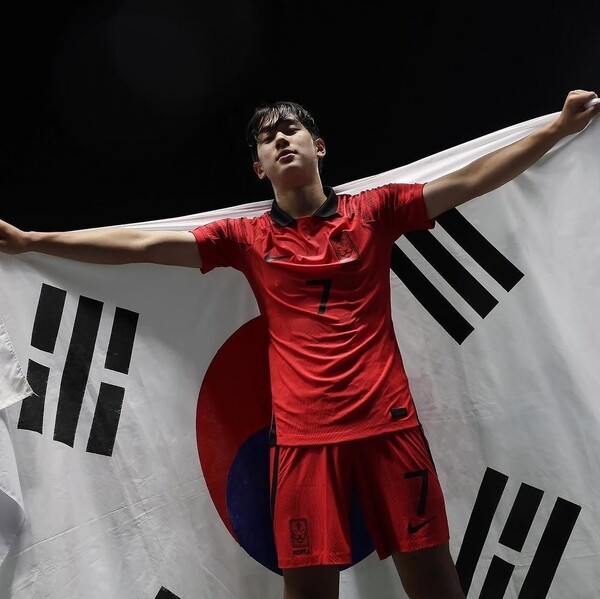 [오피셜] '韓 특급 유망주' 윤도영, '프리미어리그 데뷔'는 다음으로...독일 2부 마그데부르크 1년 임대 이적 "성공적 시즌 기여하고파"