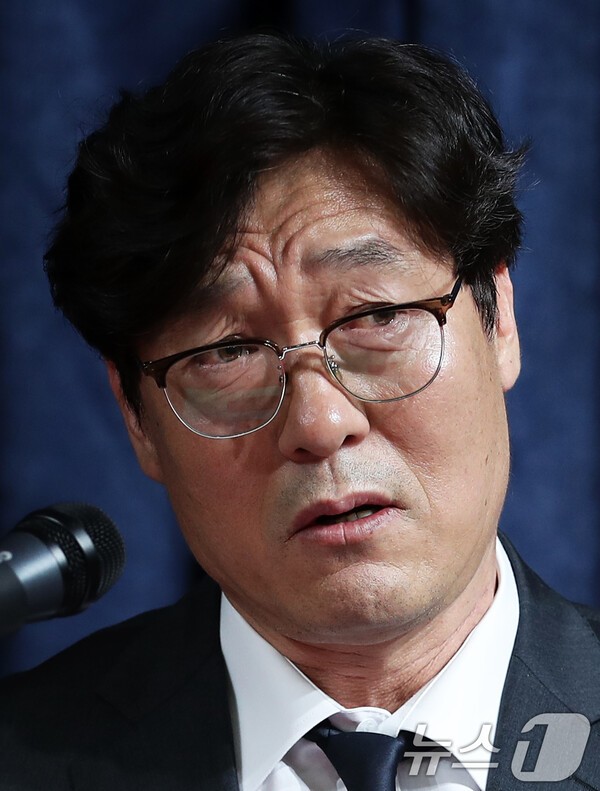"홍명보처럼 줄행랑 택해" HONG 선임 주도한 이임생 캄보디아행에 中 매체 조롱…"더는 버티지 못했다"
