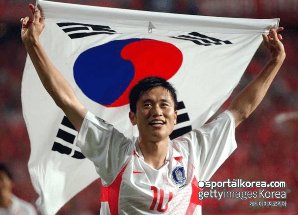 韓 축구 대업적 의심...대한민국 편파 판정 "결정적 증거만 없을 뿐" 美매체, 월드컵 음모론서 2002 한국 심판 특혜 의혹 조명