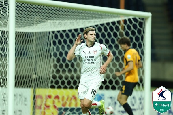 [K리그1 17R] '트란지스카 1골 1도움' 포항스틸러스, 광주FC 원정에서 3-0 승리로 2연승 행진