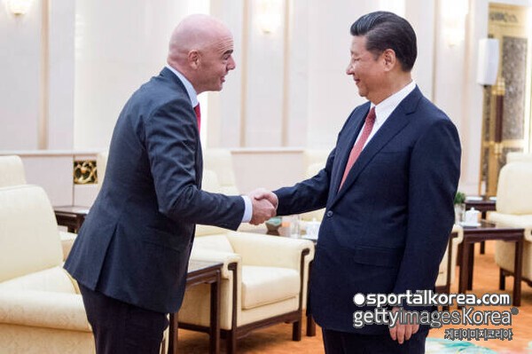 FIFA 회장 공식 발언→中 마침내 월드컵 길 열린다..."64개국 확대 방안, 대회 끝난 뒤 관련 위원회와 논의할 것"