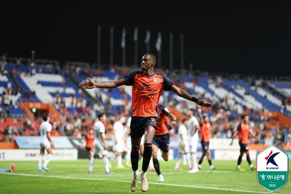 [K리그1 18R] '이탈로 원더골' 제주SK, 포항에 2-1 역전승...4G 연속 무승 탈출