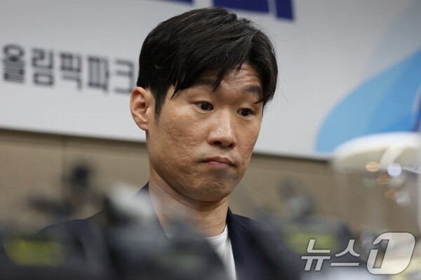 분노 폭발! "박지성, 이영표, 인생을 얼마나 살았다고, 무슨 혁신위원장을 하나"...서강일, 전북축구협회장 실언 논란 일파만파, 연일 "물러나라" 비판 쇄도