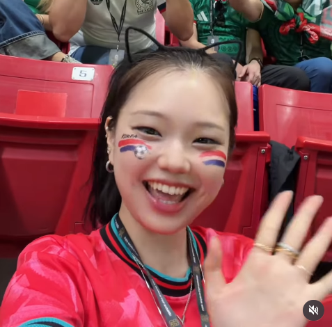 "진심으로 사과드립니다" 결국 공개 사과...'인종차별 피해' 665만 유튜버 이노냥, 메시 유니폼 '걸레질' 논란에 "비하 의도 없었다" 해명