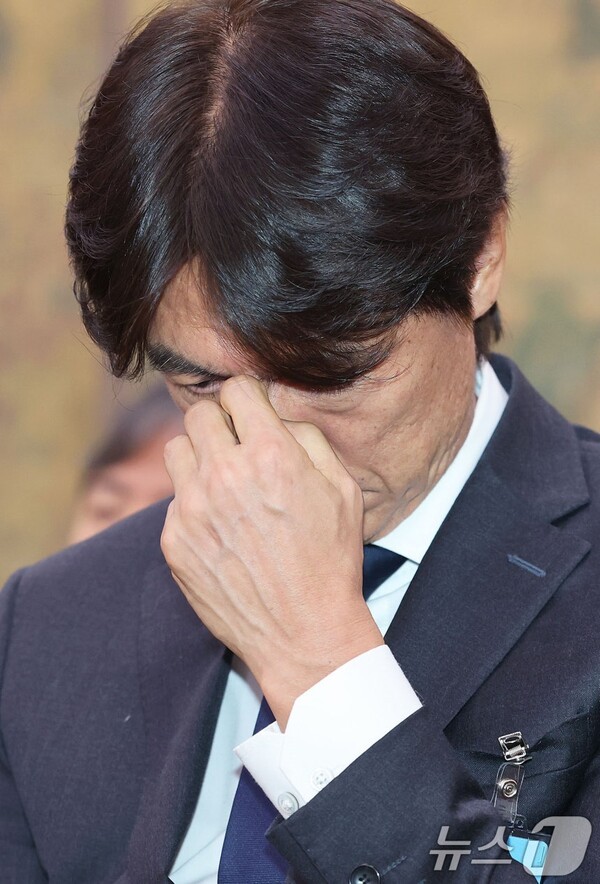 홍명보, 충격의 '내분설' 직접 해명 "다른 의견 있었지만, 견해차 크지 않아"...인터뷰 보이콧 논란엔 "전적으로 선수들 편"