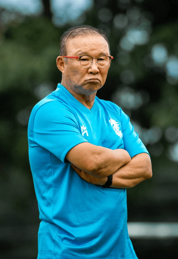 박항서 감독, 분노 폭발! "충돌 장면, 크게 화내는 모습 보여"...친선전 분위기 과열되자 '열띤 항의'→회장은 "마음에 쏙 든다"