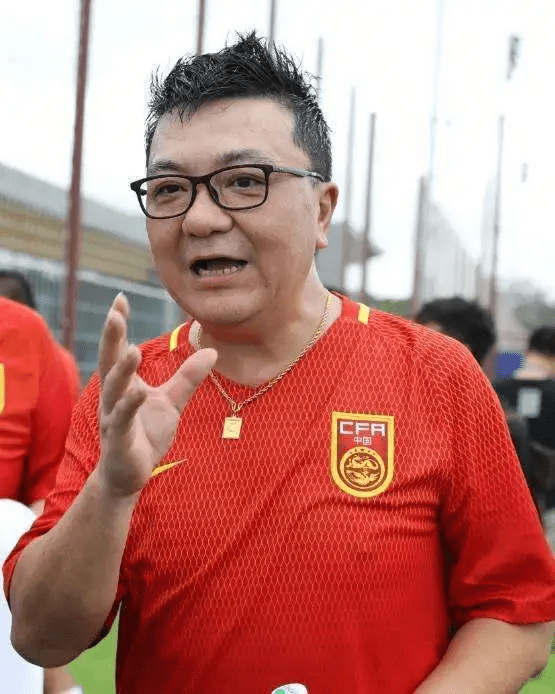 "손흥민은 위선자" 충격 망언 뱉은 中 해설가, 돌연 '황당 국적론' 제기..."일본인 감독, 중국에 맞지 않아, 차라리 한국이 적합"