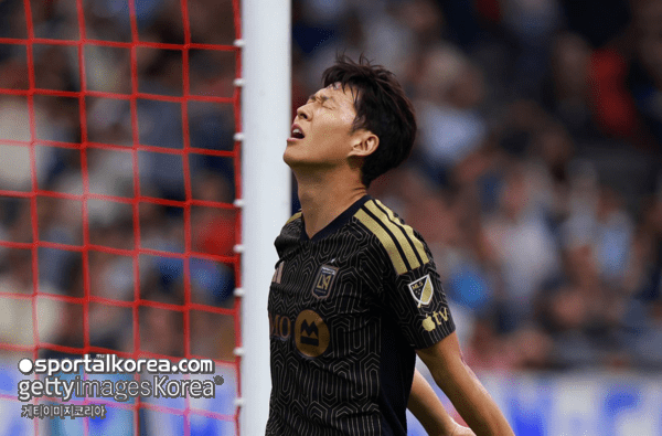 [오피셜] '손흥민 데리고 우승할 생각 있나?' LAFC 황당 이적시장에 팬들 분노 폭발…지난 시즌 '단 2골' FW 영입에 "MF는 대체 언제?"