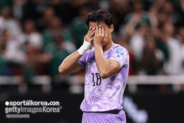 '韓 월드컵 스타' 어쩌다가…"역량 떨어져, 많이 부족해" 오현규 향한 튀르키예 해설가의 혹평 "베식타스 수준 높일 공격수 아냐"