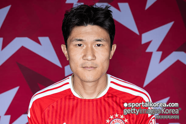 '韓 국가대표 수비수' 김민재 "맨체스터 유나이티드 FC 영입 명단 포함" 獨 기자 보도..."다만 선수 측 잔류 의지 확고"