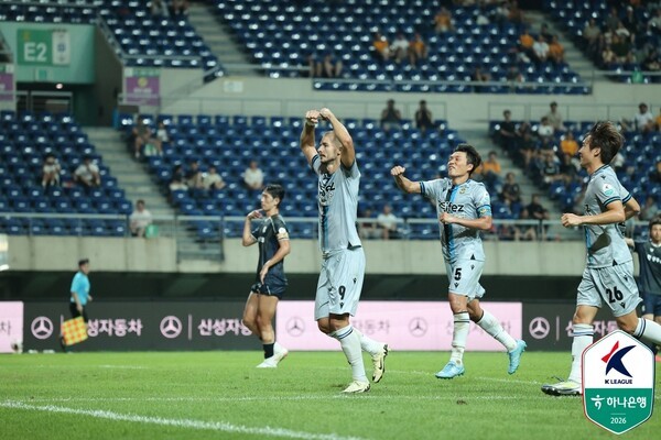 [K리그1 25R] '무고사 PK골' 인천유나이티드, 광주FC에 1-0 승… 6연속 무패+6위 도약