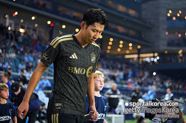 '손흥민 12호 도움→메시 1개 차 추격'에도 웃지 못했다...LAFC, 꼴찌에 1-3 충격패 '우승 도전 사실상 물거품'