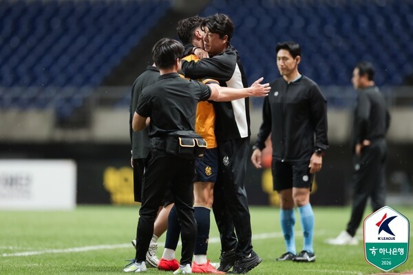 [K리그1 29R] '아이데일 선제골' 광주FC, FC안양과 홈 경기 1-1 무승부