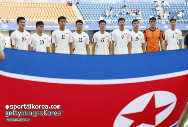 "北 대표팀, 경찰 배치-고함 터져 나와" 삼엄한 통제...베일에 꽁꽁 쌓인 채 아시안게임 준비하는 북한 축구