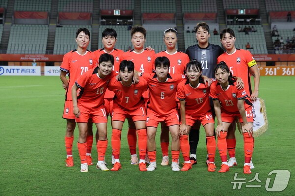 韓 축구 '조 1위 결정' 南北전 앞두고 비상! 신상우호, '북한도 벅찬데 태풍까지'..."25호 두쥐안, 경기 당일 日 접근 가능성"
