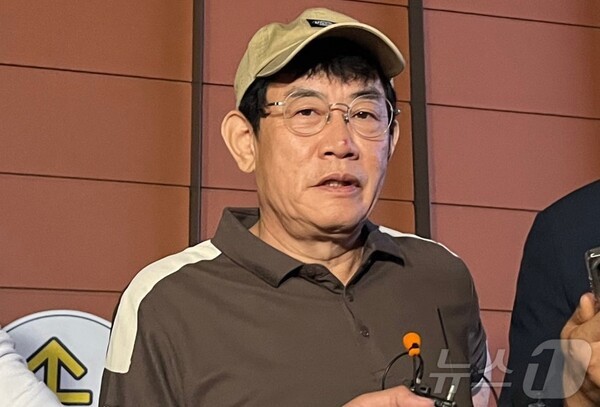 "월급 150 받고 군대에서 뛰는 선수들은?" 이경규, 선수단 '군 면제' 발언에 분노..."나이 어려도 잘못한 것"