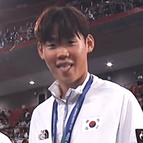 "웃음이 나오냐", "정신 못 차렸구나"...박승수, 군면제 조롱 논란 후폭풍 여전, 득점 후 신난 기타 세리머니 지켜본 팬들 반응 '싸늘'